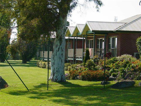 Tenterfield Golf Club And Fairways Lodge - Darwin Tourism 2