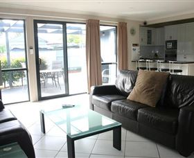 Bluebells Cottage - Darwin Tourism 1