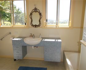 Acacia Park Farm House - Darwin Tourism 1