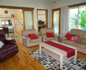 Acacia Park Farm House - Darwin Tourism 6
