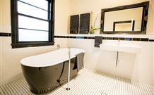 The Commercial Boutique Hotel - Tenterfield - Darwin Tourism 0