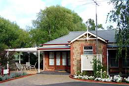 Amble In Self Contained Accommodation - Garden Retreat B & B - Darwin Tourism 0