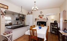 Tenterfield Cottage - Darwin Tourism 4