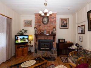 Tenterfield Historic Luxury Cottage - Darwin Tourism 0
