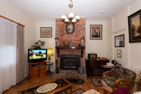 Tenterfield Historic Luxury Cottage - Darwin Tourism 1