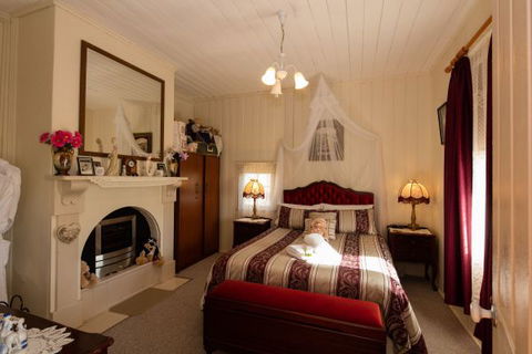 Tenterfield Historic Luxury Cottage - Darwin Tourism 2