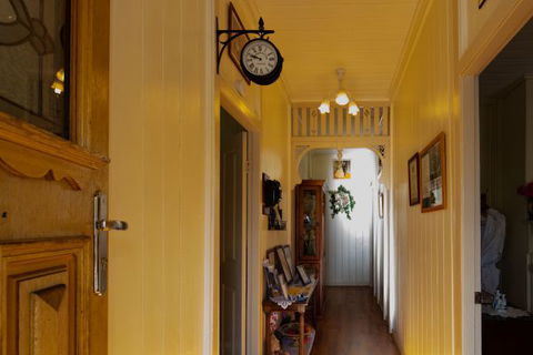 Tenterfield Historic Luxury Cottage - Darwin Tourism 5