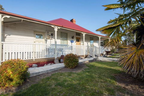Tenterfield Historic Luxury Cottage - Darwin Tourism 6