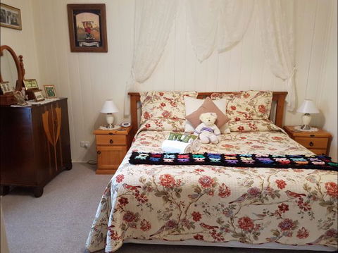 Tenterfield Historic Luxury Cottage - Darwin Tourism 7