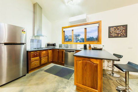 Alpine Edge Accommodation - Darwin Tourism 2
