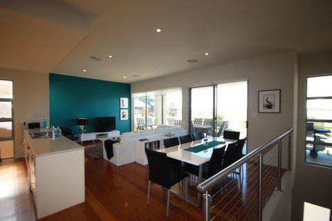 LJ Hooker Goolwa Holiday Rentals - 42 Underwood Avenue, Goolwa Beach - Darwin Tourism 2