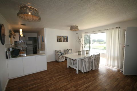 LJ Hooker Goolwa Holiday Rentals - 42 Underwood Avenue, Goolwa Beach - Darwin Tourism 8