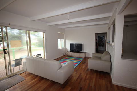 LJ Hooker Goolwa Holiday Rentals - 42 Underwood Avenue, Goolwa Beach - Darwin Tourism 12