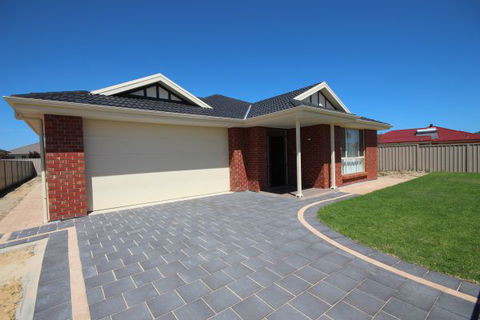 LJ Hooker Goolwa Holiday Rentals - 42 Underwood Avenue, Goolwa Beach - Darwin Tourism 16