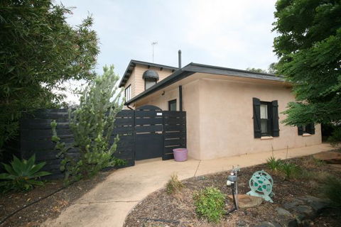 LJ Hooker Goolwa Holiday Rentals - 42 Underwood Avenue, Goolwa Beach - Darwin Tourism 24