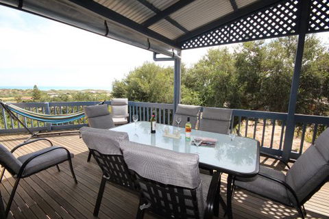 LJ Hooker Goolwa Holiday Rentals - 39 Bradford Road, Goolwa Beach - Darwin Tourism 1