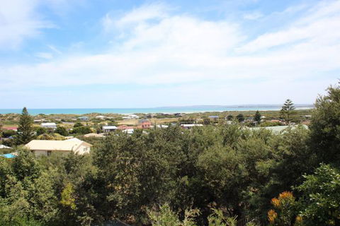 LJ Hooker Goolwa Holiday Rentals - 39 Bradford Road, Goolwa Beach - Darwin Tourism 2