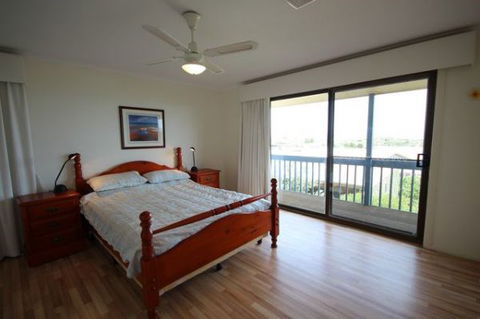 LJ Hooker Goolwa Holiday Rentals - 39 Bradford Road, Goolwa Beach - Darwin Tourism 3