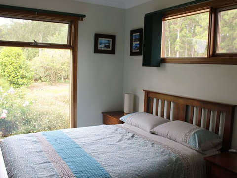 Eagle's Roost Farmstay B&B - Darwin Tourism 1