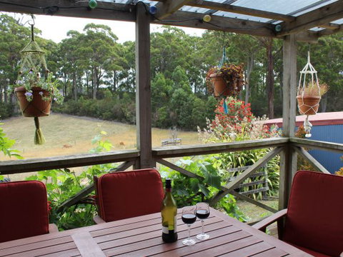 Eagle's Roost Farmstay B&B - Darwin Tourism 3