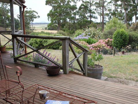 Eagle's Roost Farmstay B&B - Darwin Tourism 4