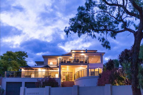 Eugenie's Luxury Accommodation - Darwin Tourism 0