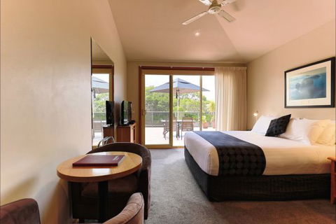 Eugenie's Luxury Accommodation - Darwin Tourism 5
