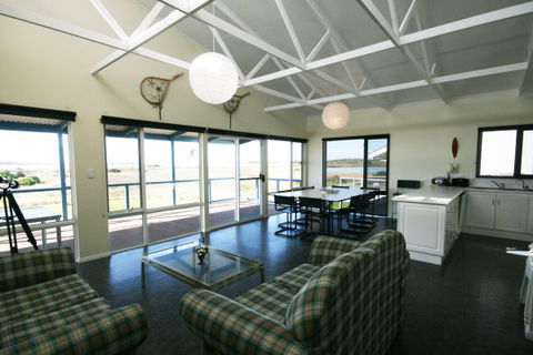 LJ Hooker Goolwa Holiday Rentals - 25 Barrage Road, Goolwa South - Darwin Tourism 1