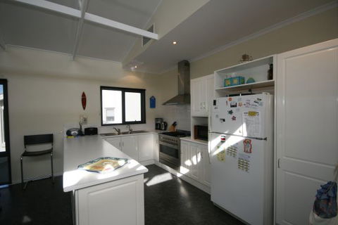 LJ Hooker Goolwa Holiday Rentals - 25 Barrage Road, Goolwa South - Darwin Tourism 3