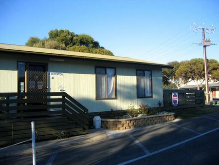 Lake Albert Caravan Park - Darwin Tourism 0