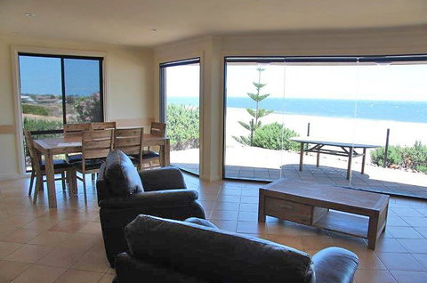 Cliff House Beachfront Villas - Darwin Tourism 1