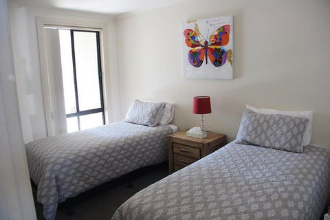 Cliff House Beachfront Villas - Darwin Tourism 3