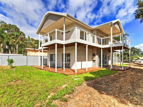 Century 21 Southcoast: White Cedars - Darwin Tourism 0