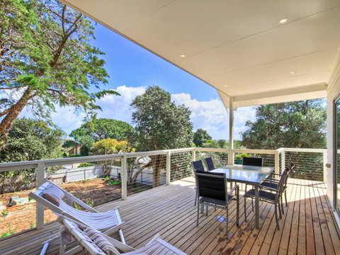 Century 21 Southcoast: White Cedars - Darwin Tourism 1