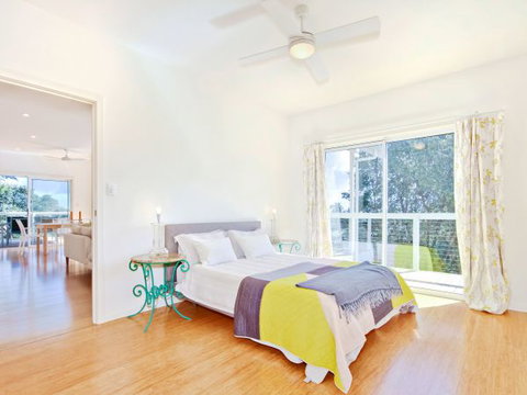 Century 21 Southcoast: White Cedars - Darwin Tourism 2
