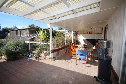 LJ Hooker Goolwa Holiday Rentals - 12 Willmett Road, Goolwa Beach - Darwin Tourism 3