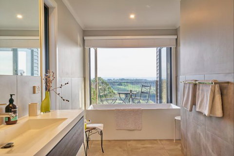 Halcyon Cottage Retreat - Self Contained Accommodation - Darwin Tourism 6