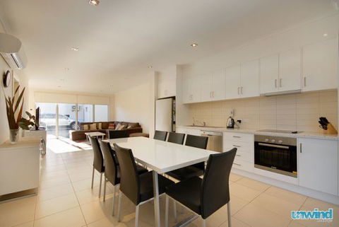 Unwind At 8 The Block Apartments Victor Harbor - Darwin Tourism 1