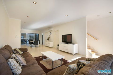 Unwind At 8 The Block Apartments Victor Harbor - Darwin Tourism 2