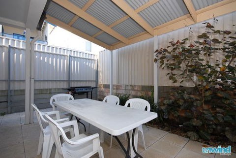 Unwind At 8 The Block Apartments Victor Harbor - Darwin Tourism 3