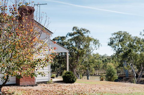 Cottage On The Murray - Darwin Tourism 1