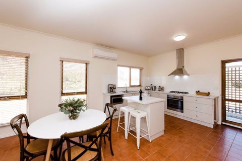 Cottage On The Murray - Darwin Tourism 4