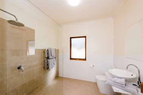 Cottage On The Murray - Darwin Tourism 5