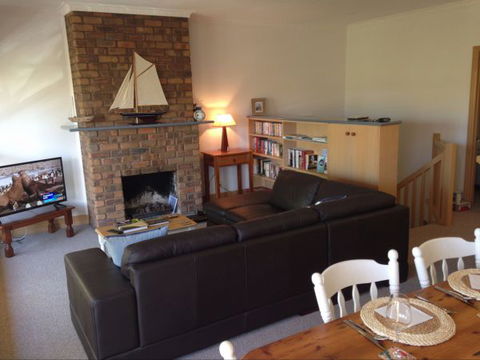 Flinders Beach Retreat Queenscliff - Darwin Tourism 4
