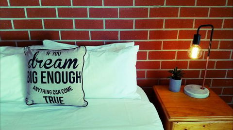 Pyrenees Motel - Darwin Tourism 0