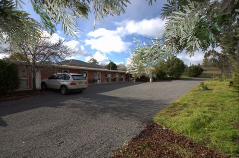 Pyrenees Motel - Darwin Tourism 1
