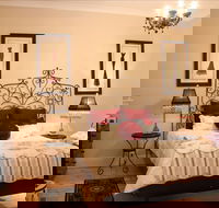 Azalea Cedar-Rose Villa - Darwin Tourism