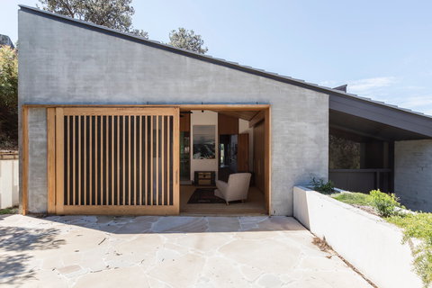 Gordon's Bay Retreat - Darwin Tourism 3