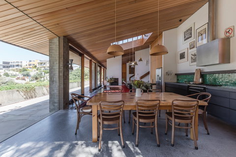 Gordon's Bay Retreat - Darwin Tourism 8