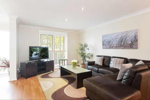 Honeysuckle Townhouses - Darwin Tourism 1
